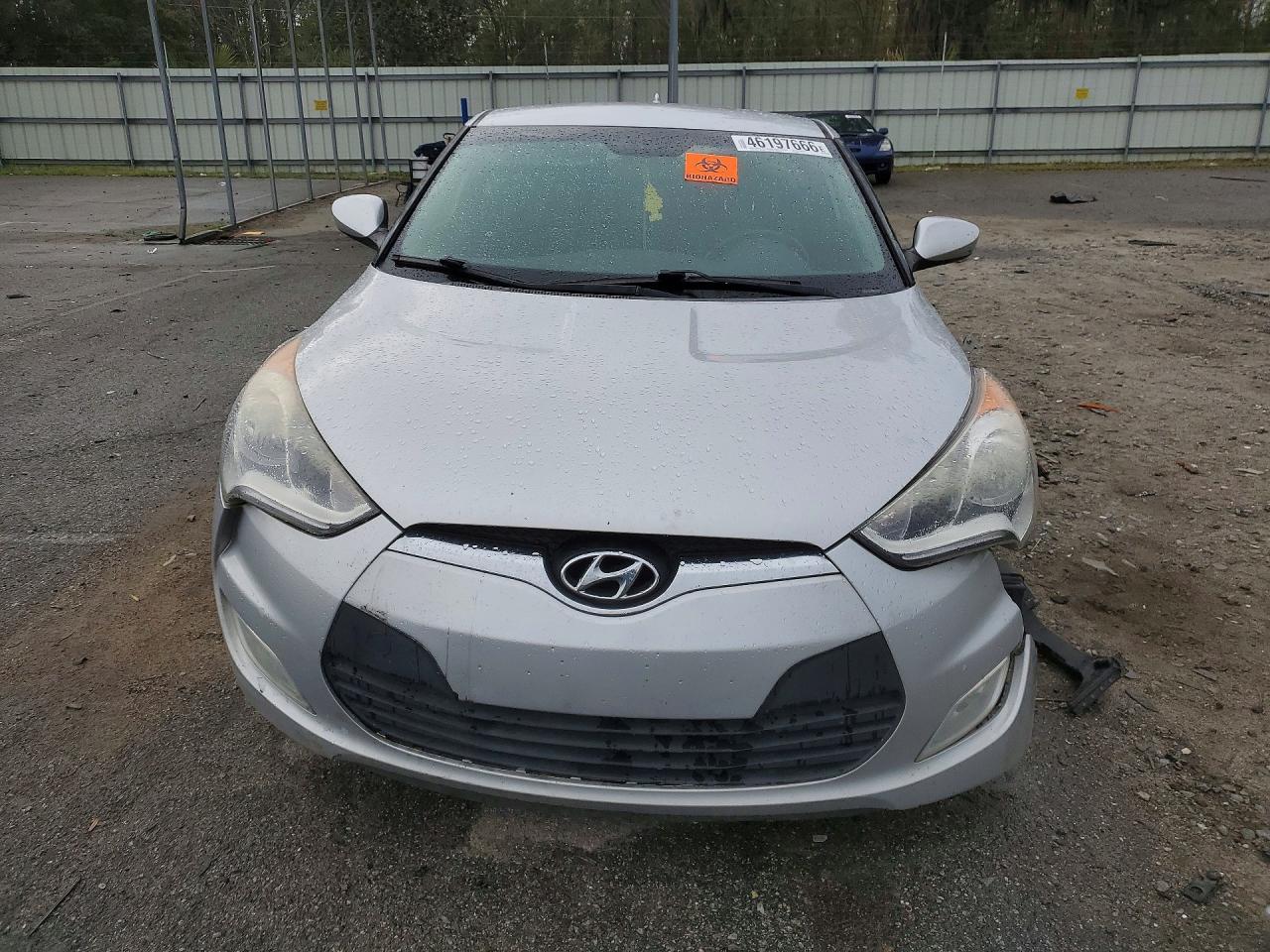 2017 Hyundai Veloster Base - Image 5