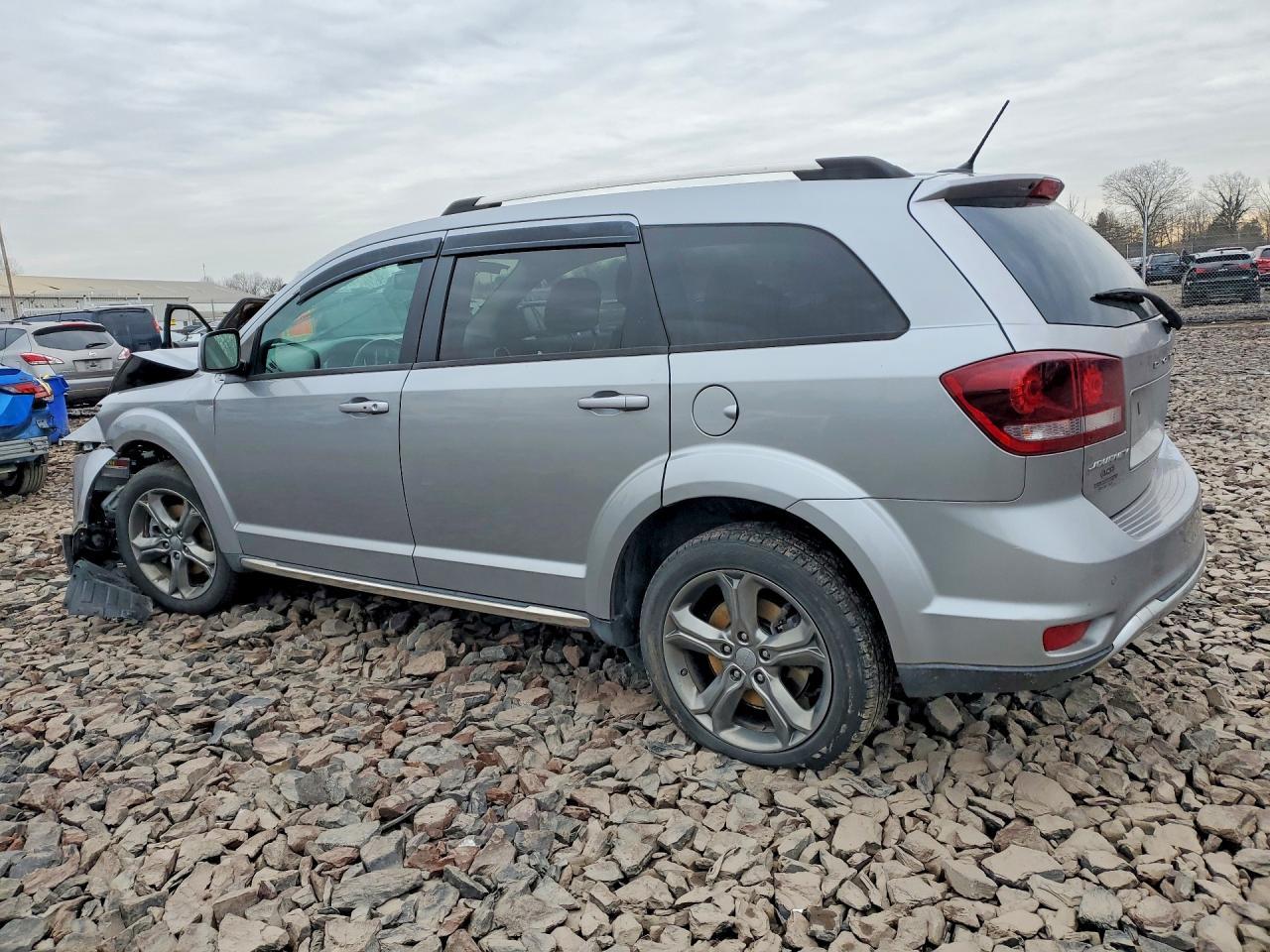 2017 Dodge Journey Crossroad - Image 2