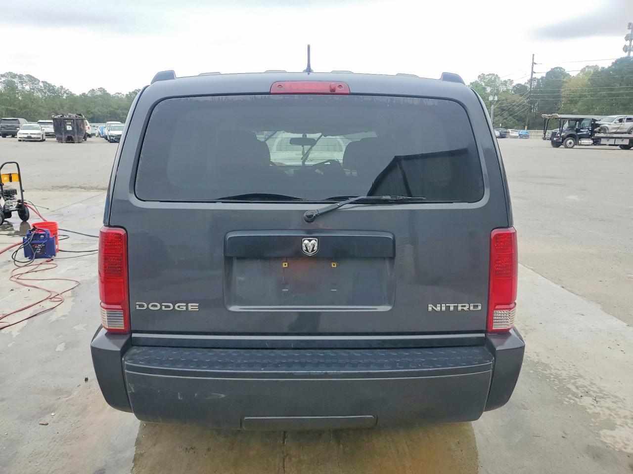 2010 Dodge Nitro Heat - Image 6