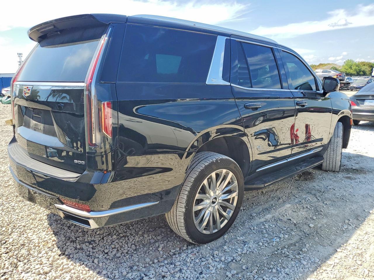 2022 Cadillac Escalade Premium Luxury - Image 3