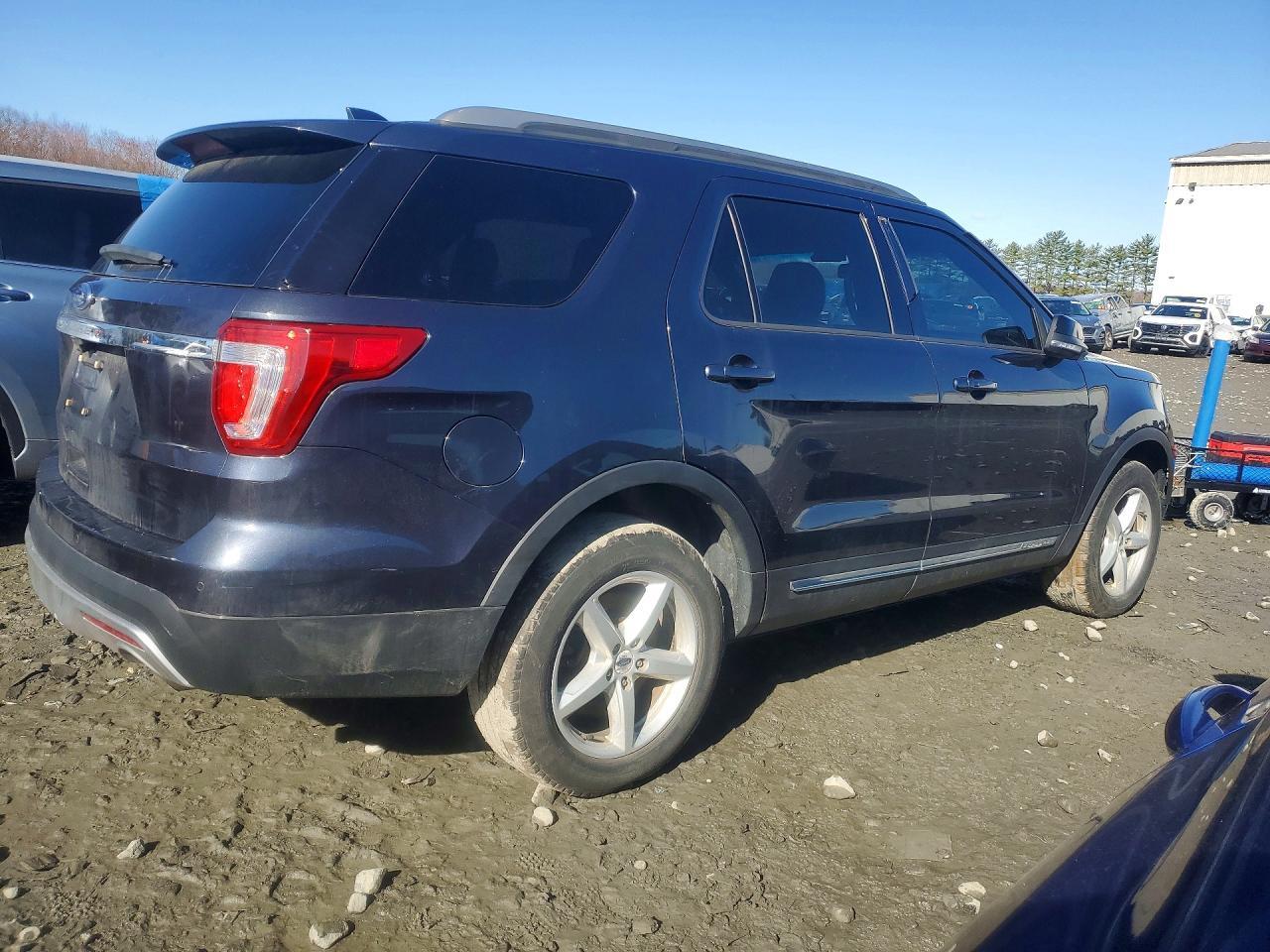2017 Ford Explorer Xlt - Image 3