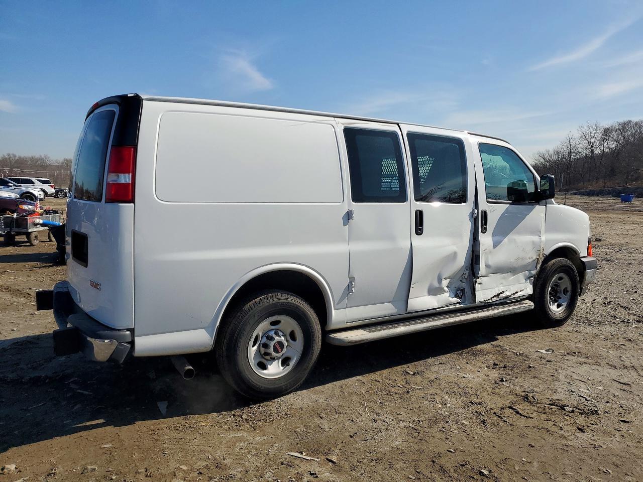 2017 GMC Savana 2500 Cargo Utility / Service Van - Image 3