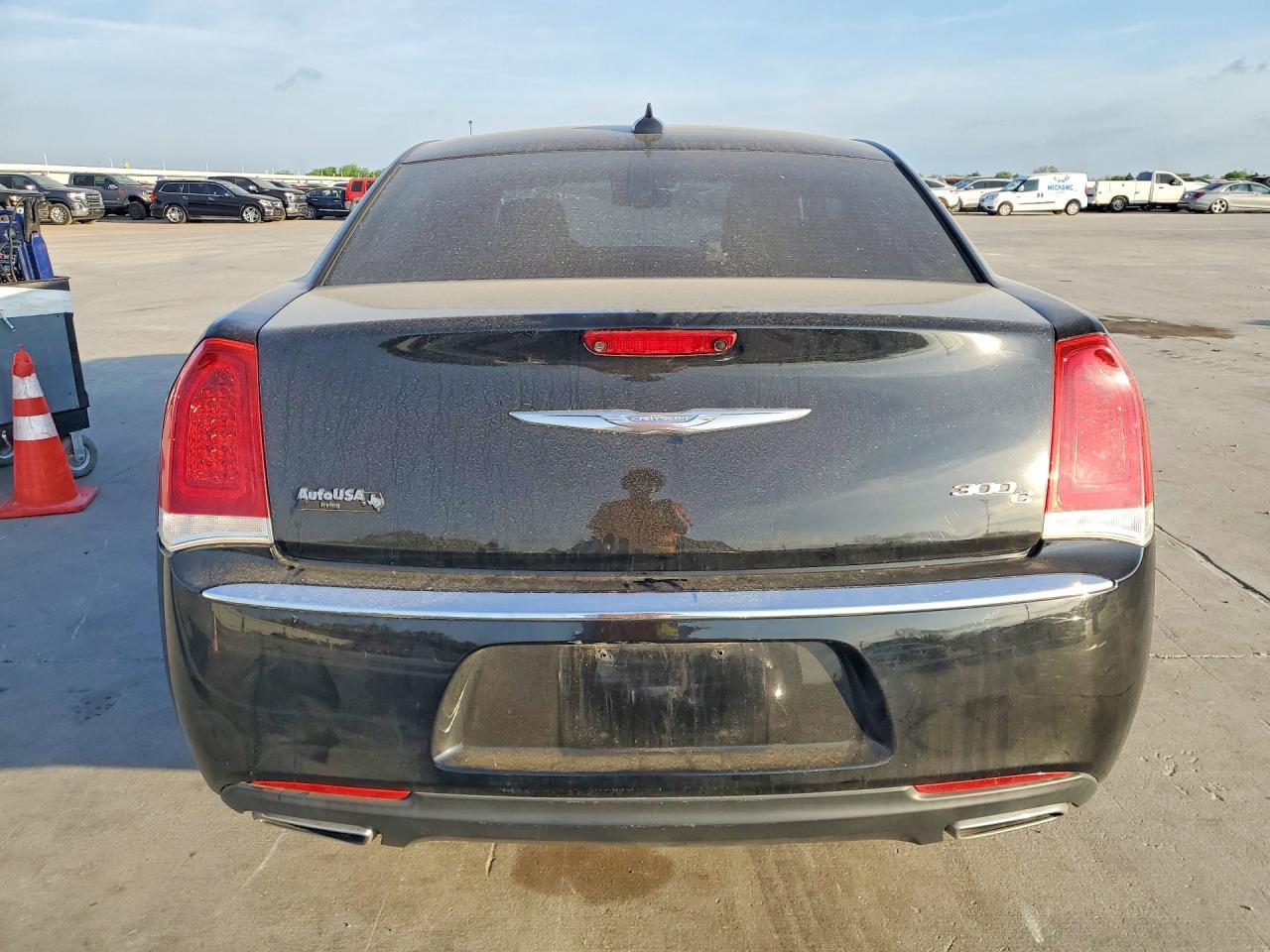 2017 Chrysler 300C - Фото 6