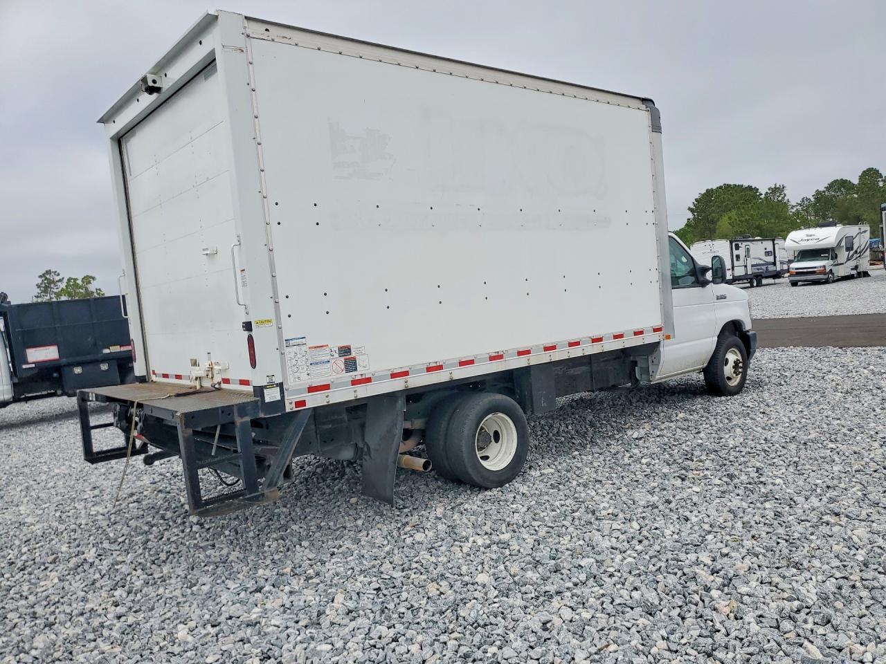 2021 Ford Econoline E350 Super Duty Cutaway Van - Фото 3