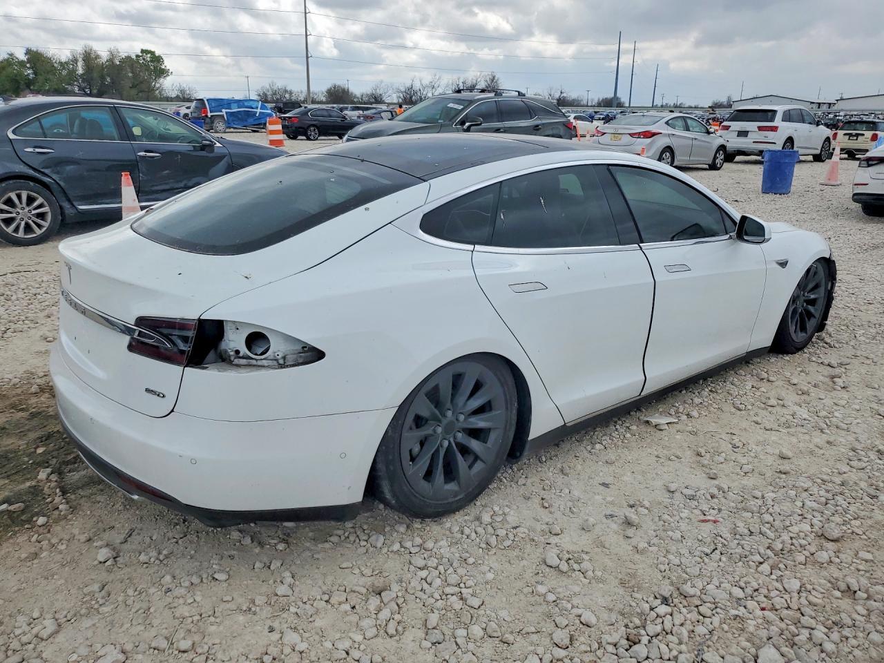 2015 Tesla Model S 85D - Фото 3