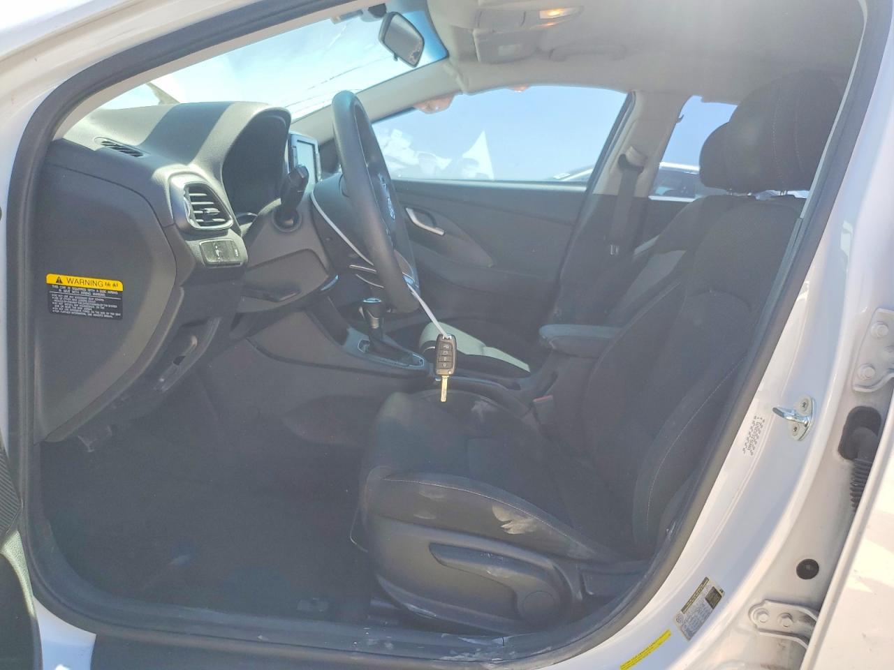 2020 Hyundai Elantra Gt Base - Фото 7