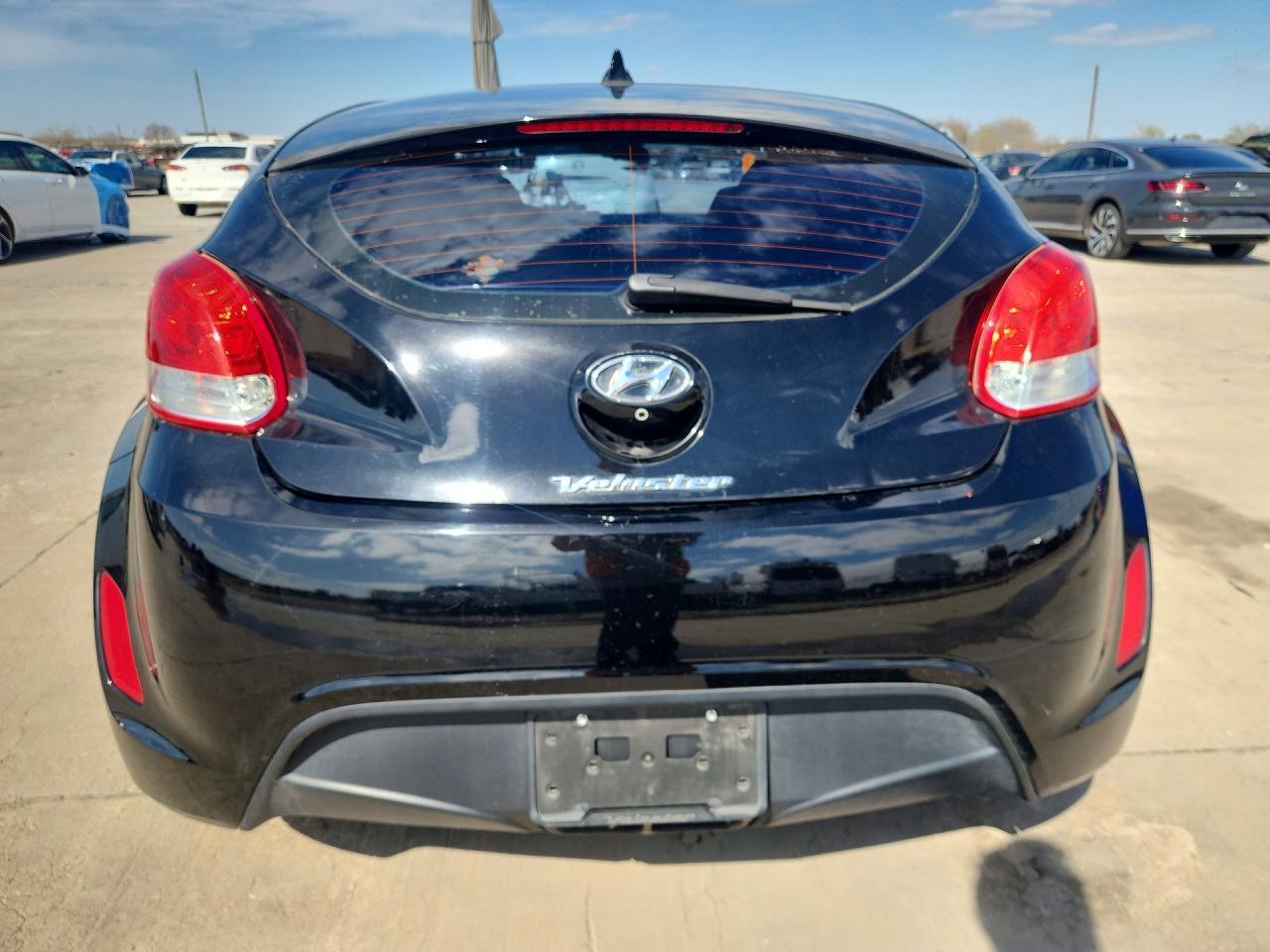 2016 Hyundai Veloster Base - Фото 6