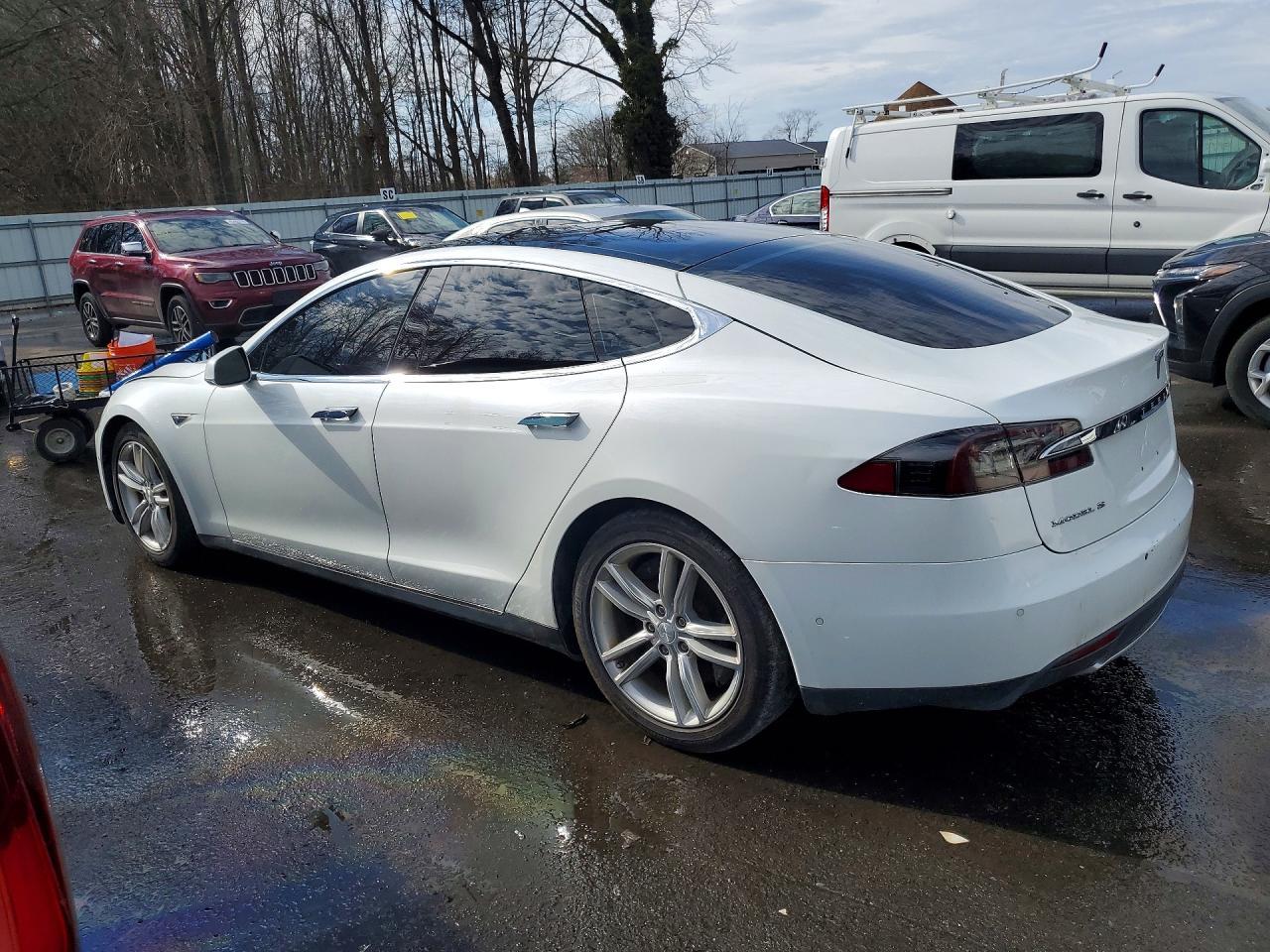 2015 Tesla Model S 85D - Image 2