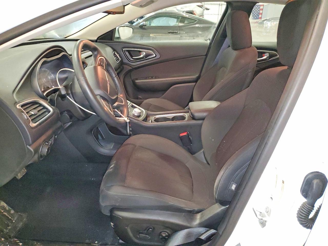 2016 Chrysler 200 Limited - Фото 7