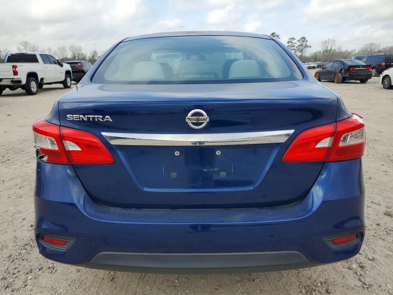 2017 Nissan Sentra S - Фото 6