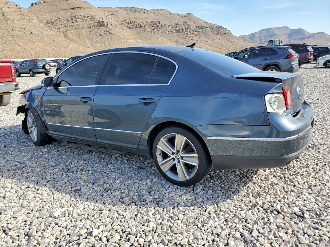 2010 Volkswagen Passat Komfort - Фото 2