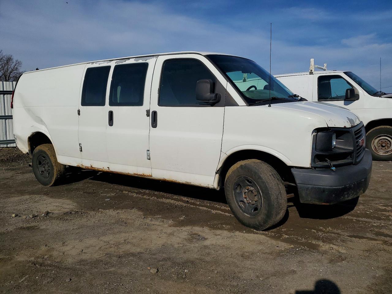 2011 GMC Savana G3500 - Фото 4