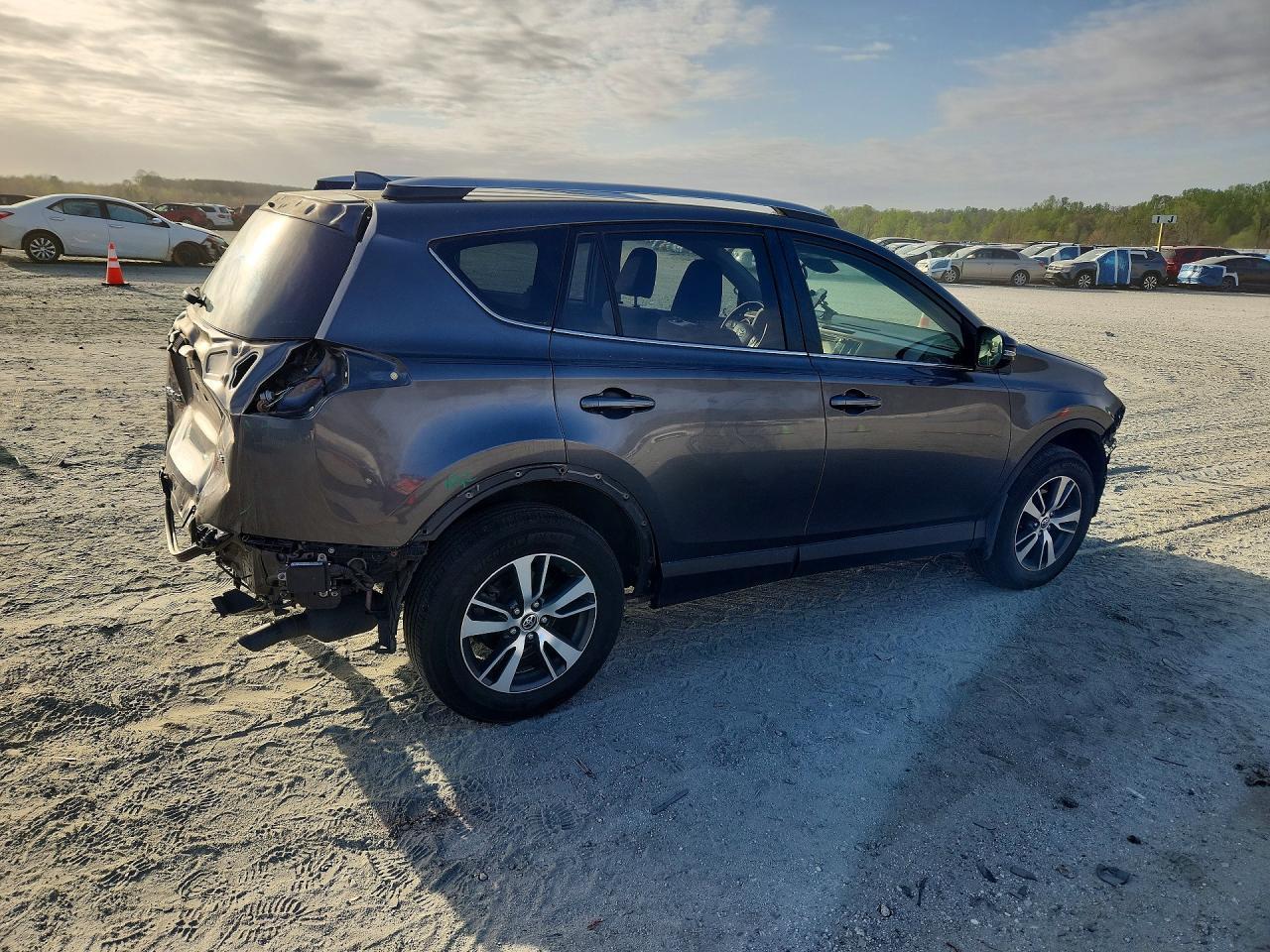 2018 Toyota Rav4 Xle - Image 3