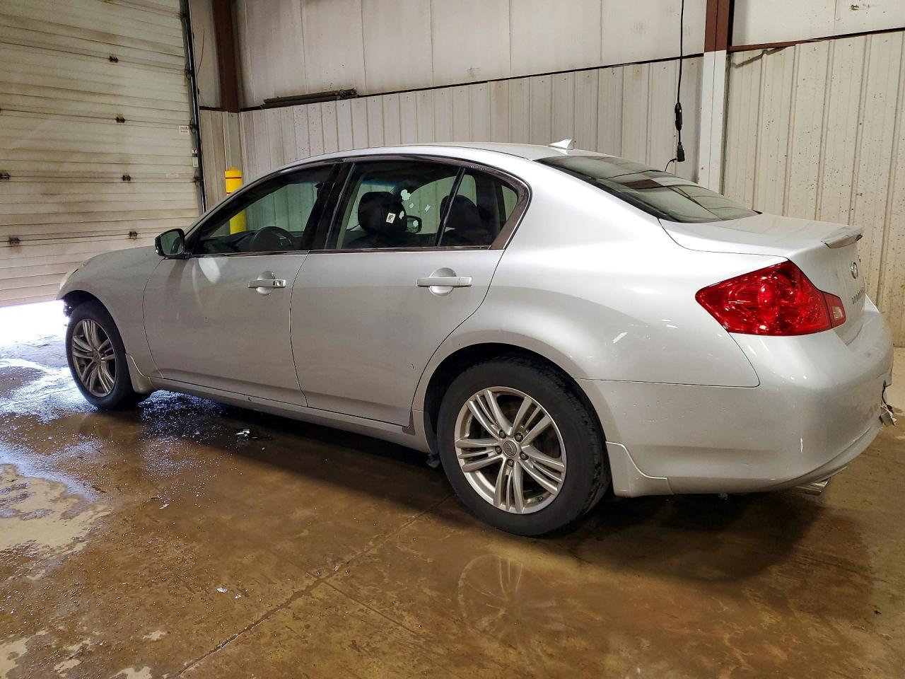 2011 Infiniti G25 Sedan X - Фото 2