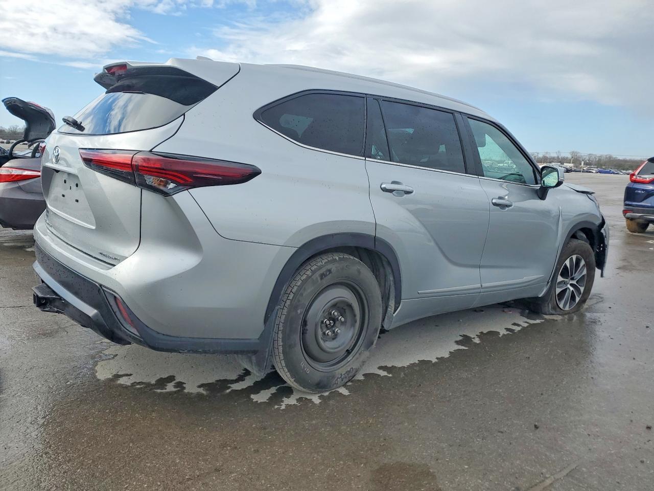 2025 Toyota Highlander Xle - Фото 3