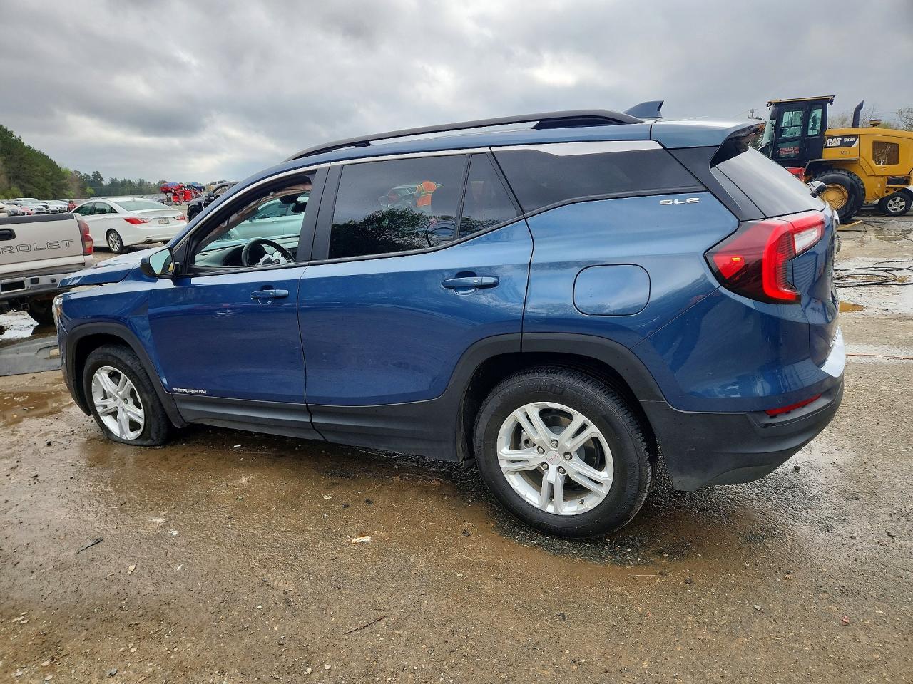 2024 GMC Terrain Sle - Image 2