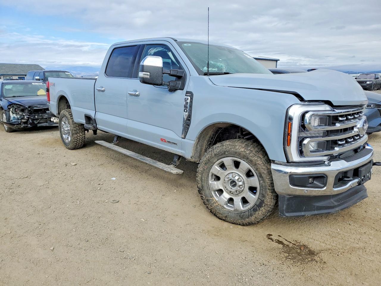 2025 Ford F350 Super Duty - Image 4