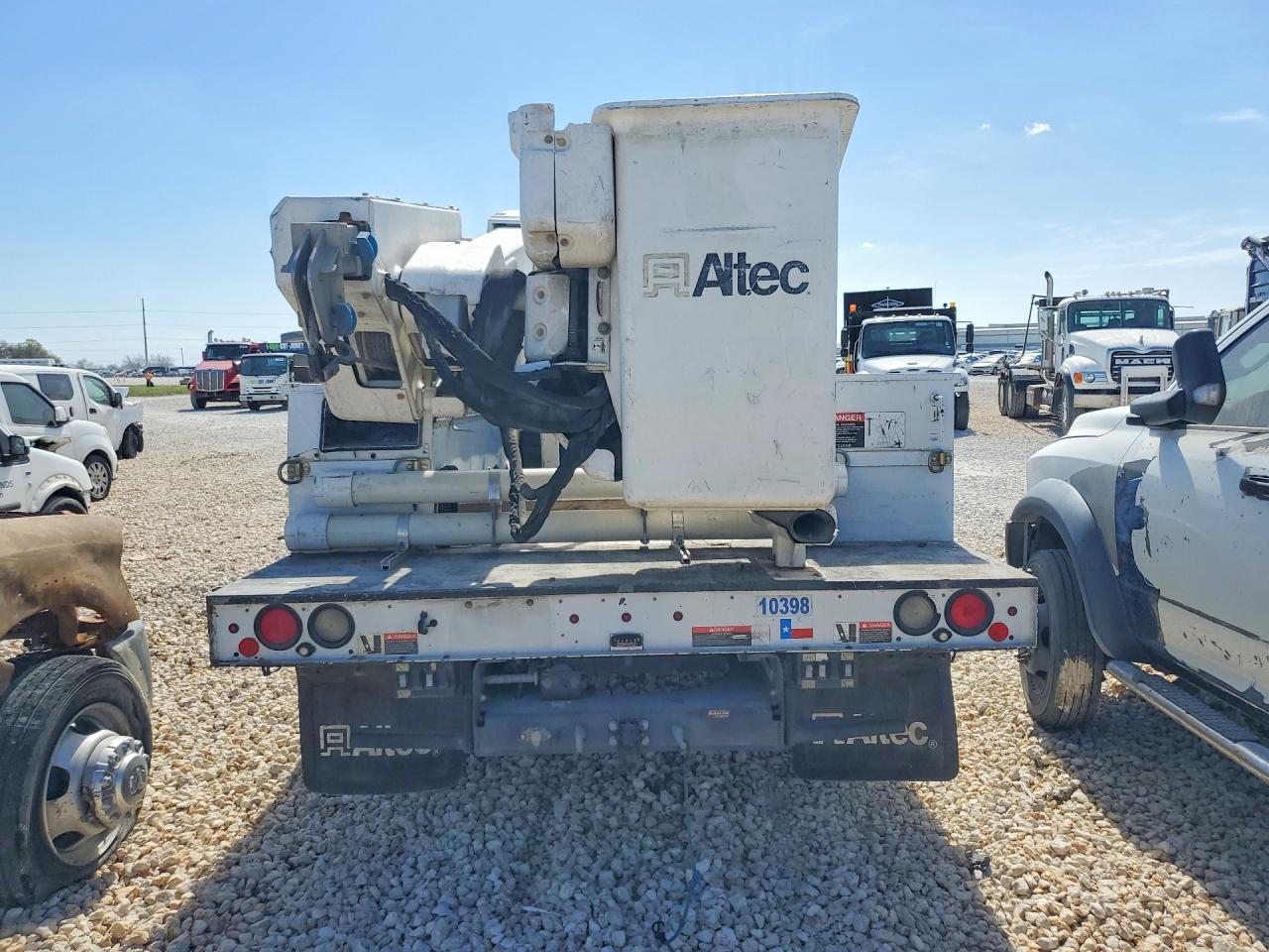 2016 Ford F-550 Bucket Truck - Image 6