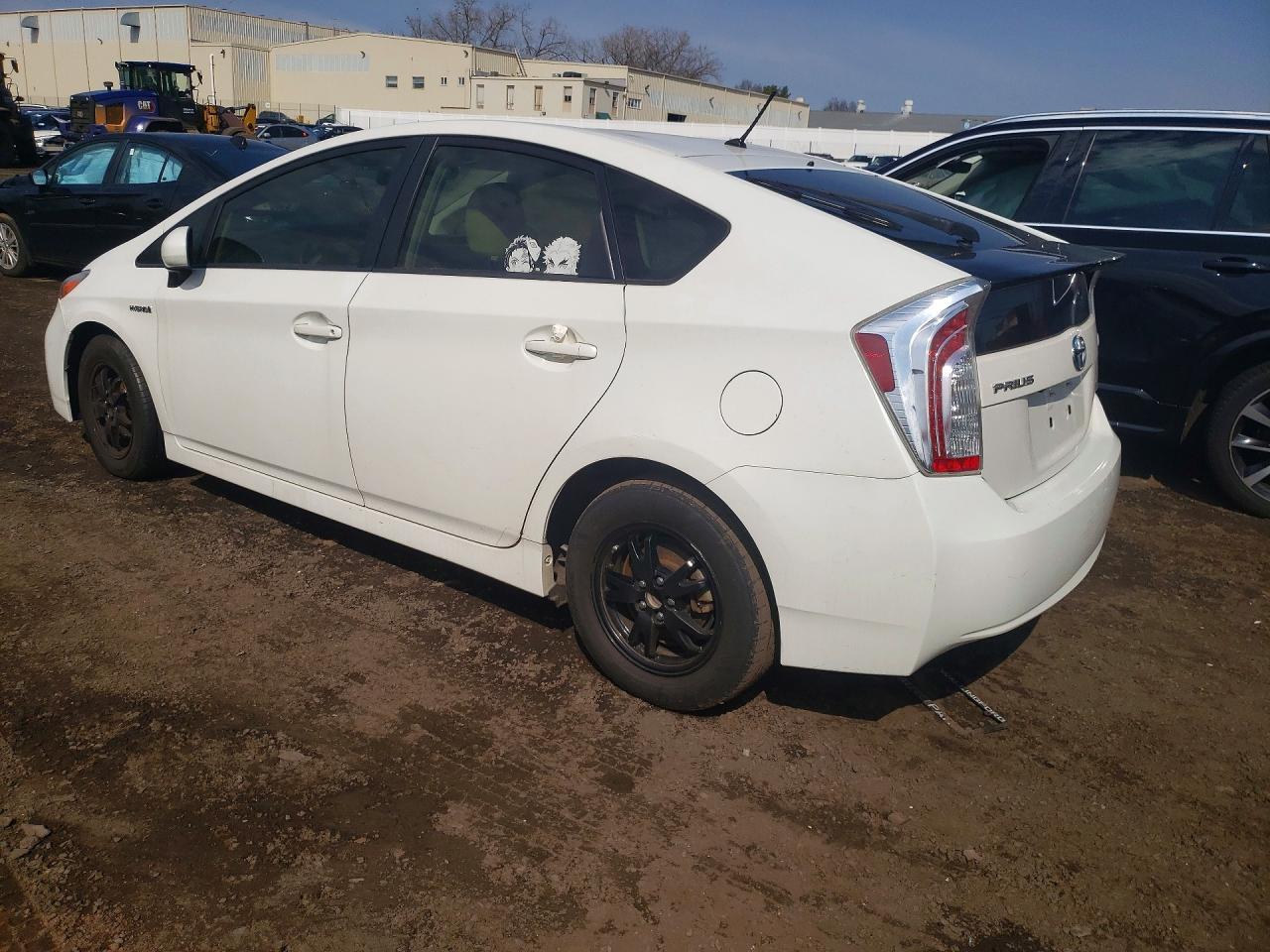 2015 Toyota Prius Two - Фото 2