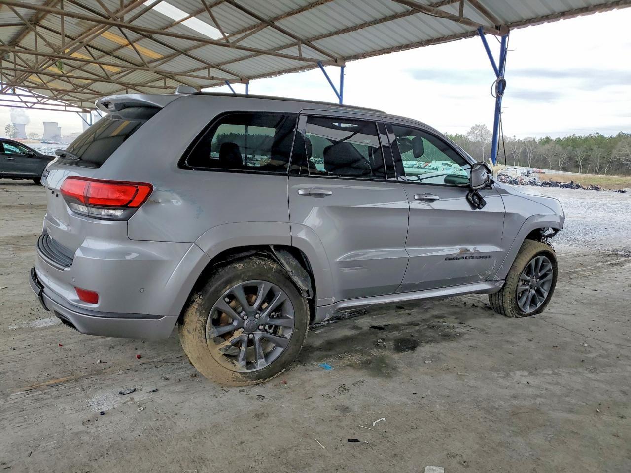 2019 Jeep Grand Cherokee Overland - Image 3