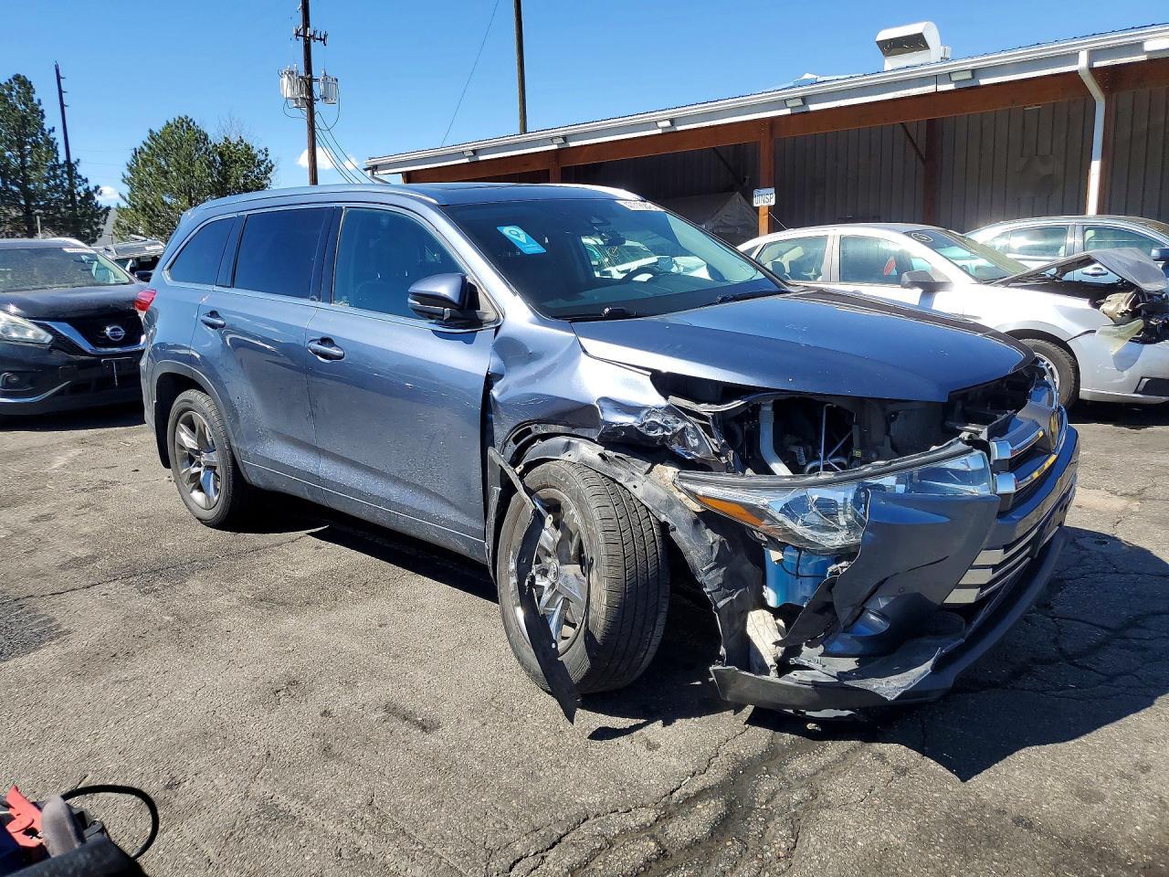 2018 Toyota Highlander Limited Platinum - Image 4