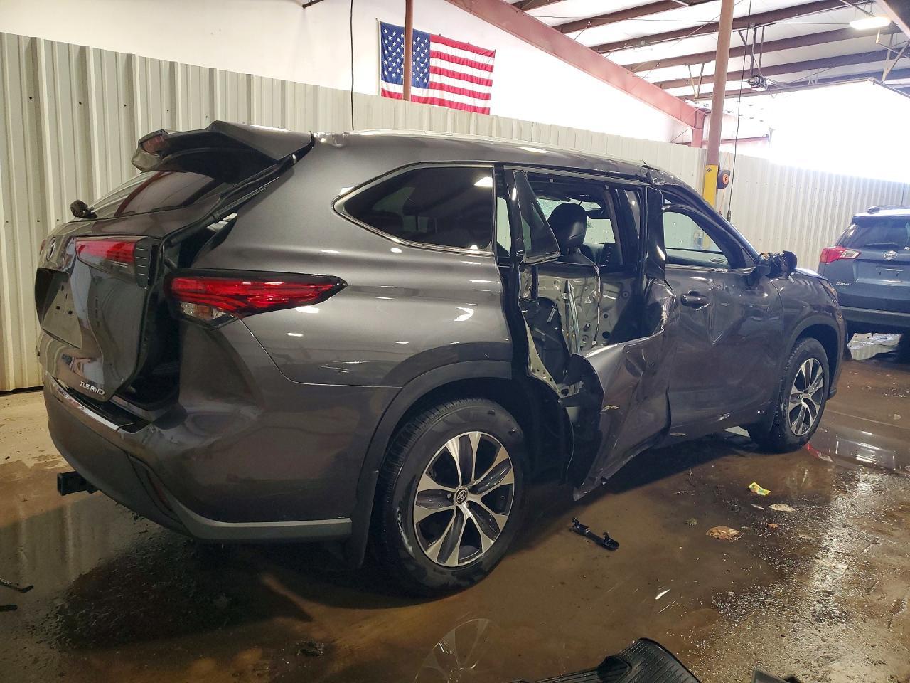 2022 Toyota Highlander Xle - Фото 3