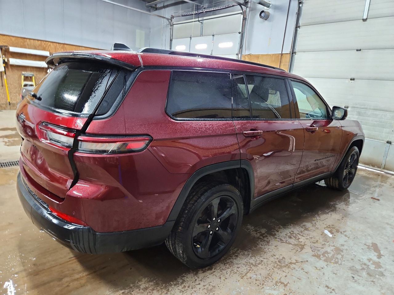 2023 Jeep Grand Cherokee L Laredo - Image 3