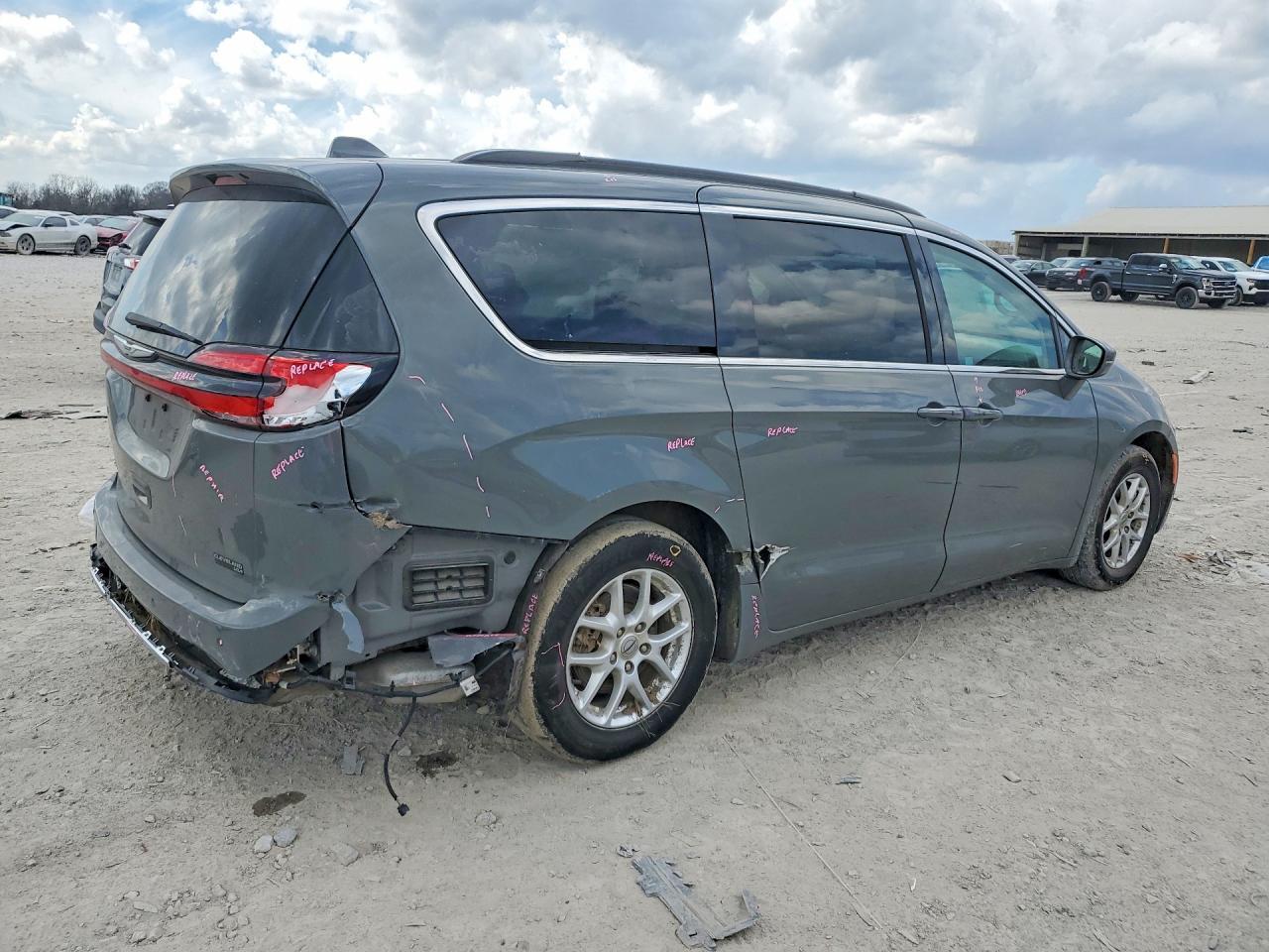 2022 Chrysler Pacifica Touring L - Фото 3