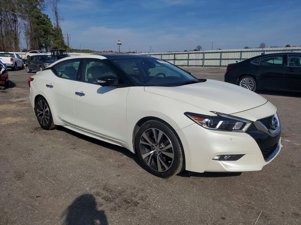 2017 Nissan Maxima Platinum - Image 4
