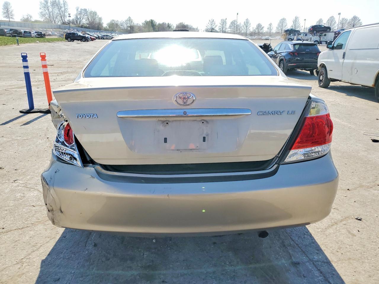 2005 Toyota Camry Le - Фото 6