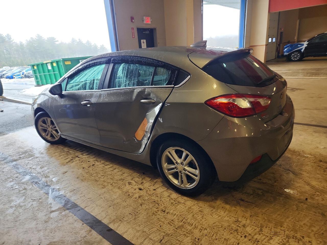 2017 Chevrolet Cruze Lt - Image 2