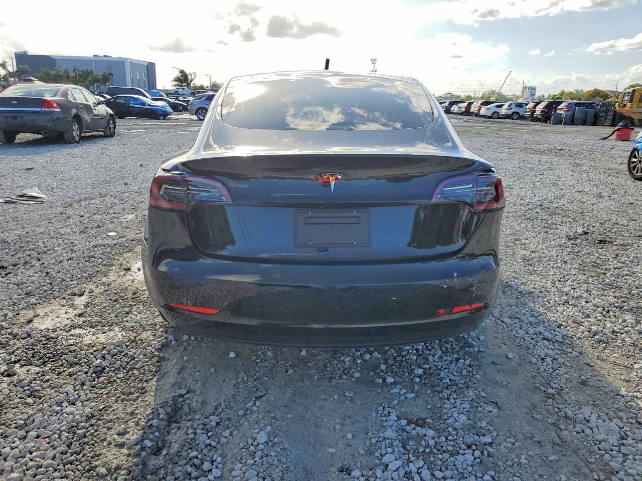 2023 Tesla Model 3 - Image 6