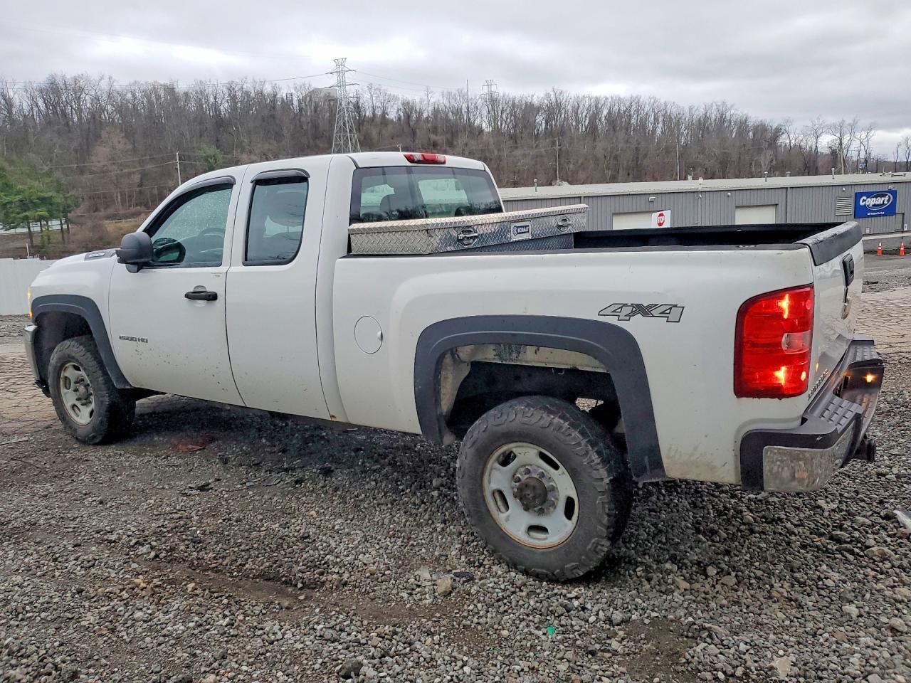 2013 Chevrolet Silverado K2500 Heavy Duty - Image 2