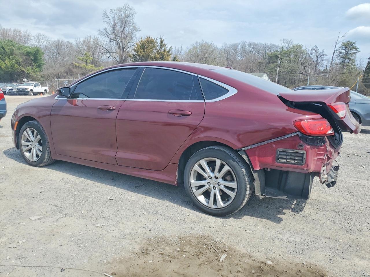2015 Chrysler 200 Limited - Фото 2