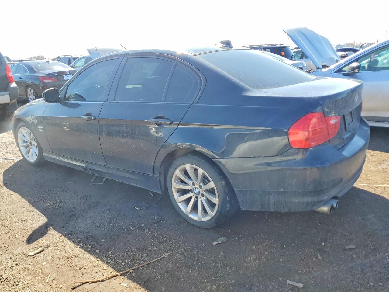 2011 BMW 328 Xi - Image 2