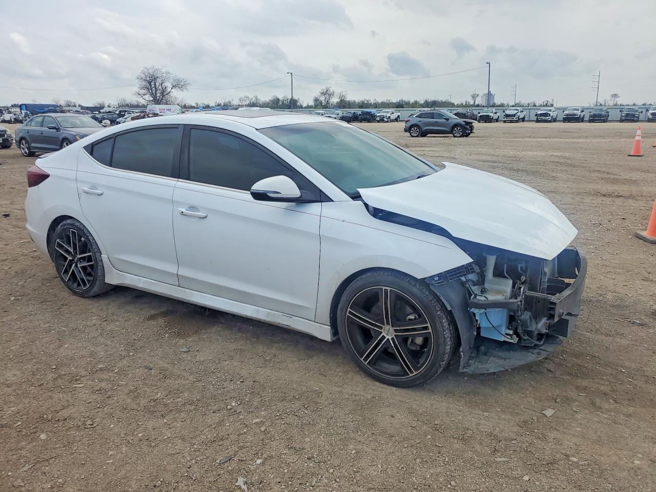 2020 Hyundai Elantra Sport - Фото 4
