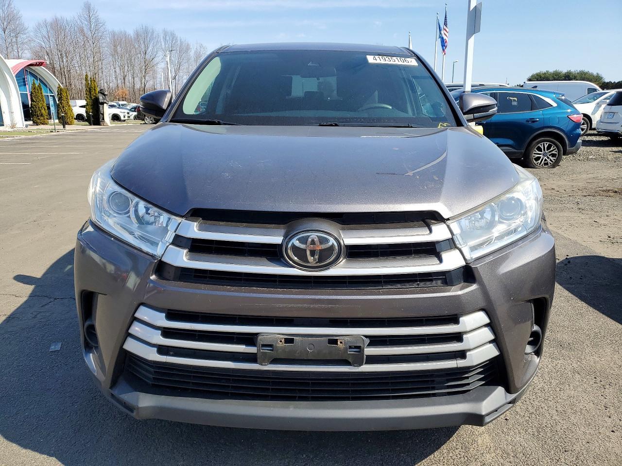 2017 Toyota Highlander Le - Image 5
