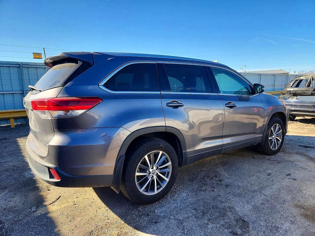 2018 Toyota Highlander Xle - Фото 3