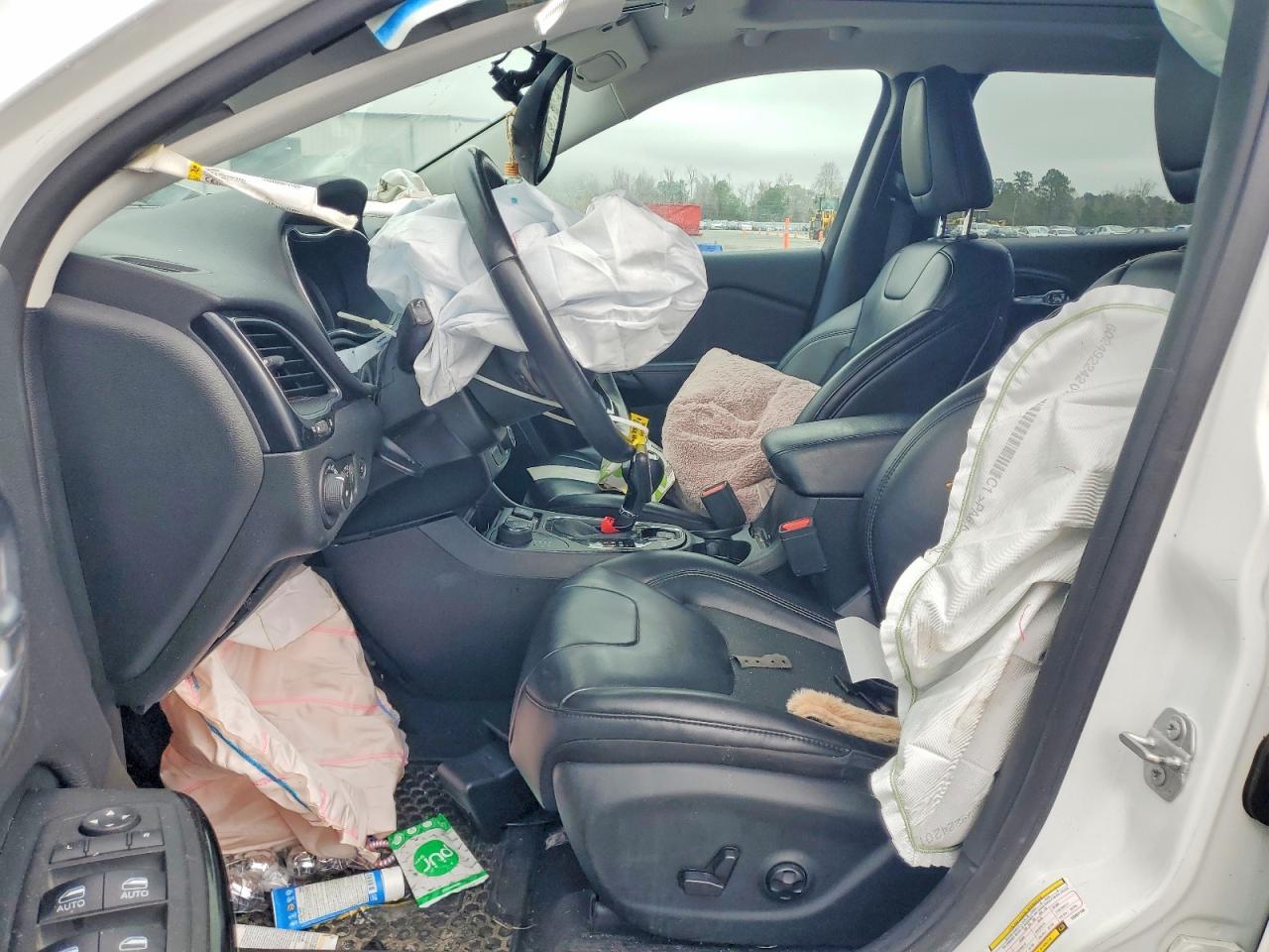 2019 Jeep Cherokee Latitude Plus - Image 7