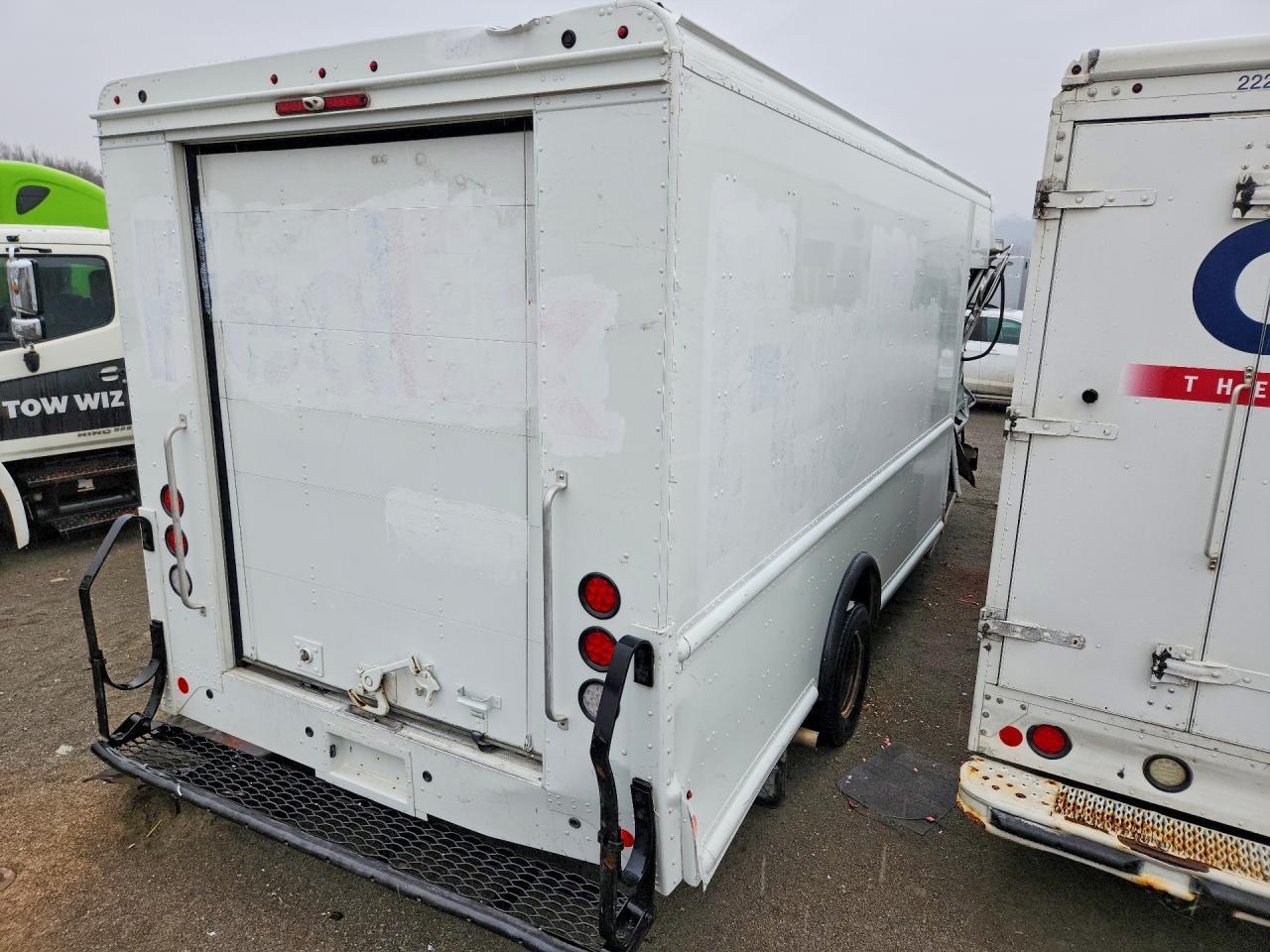 2022 Ford Econoline E450 Super Duty Commercial Stripped Chassis - Фото 3