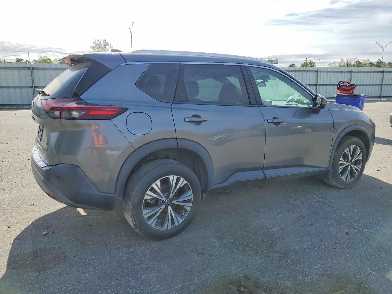2021 Nissan Rogue Sv - Image 3