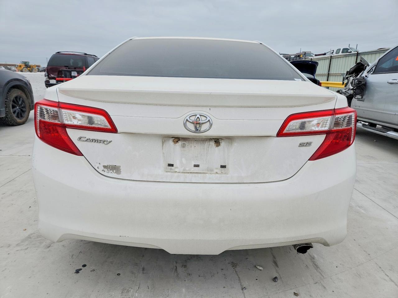 2014 Toyota Camry Se - Image 6