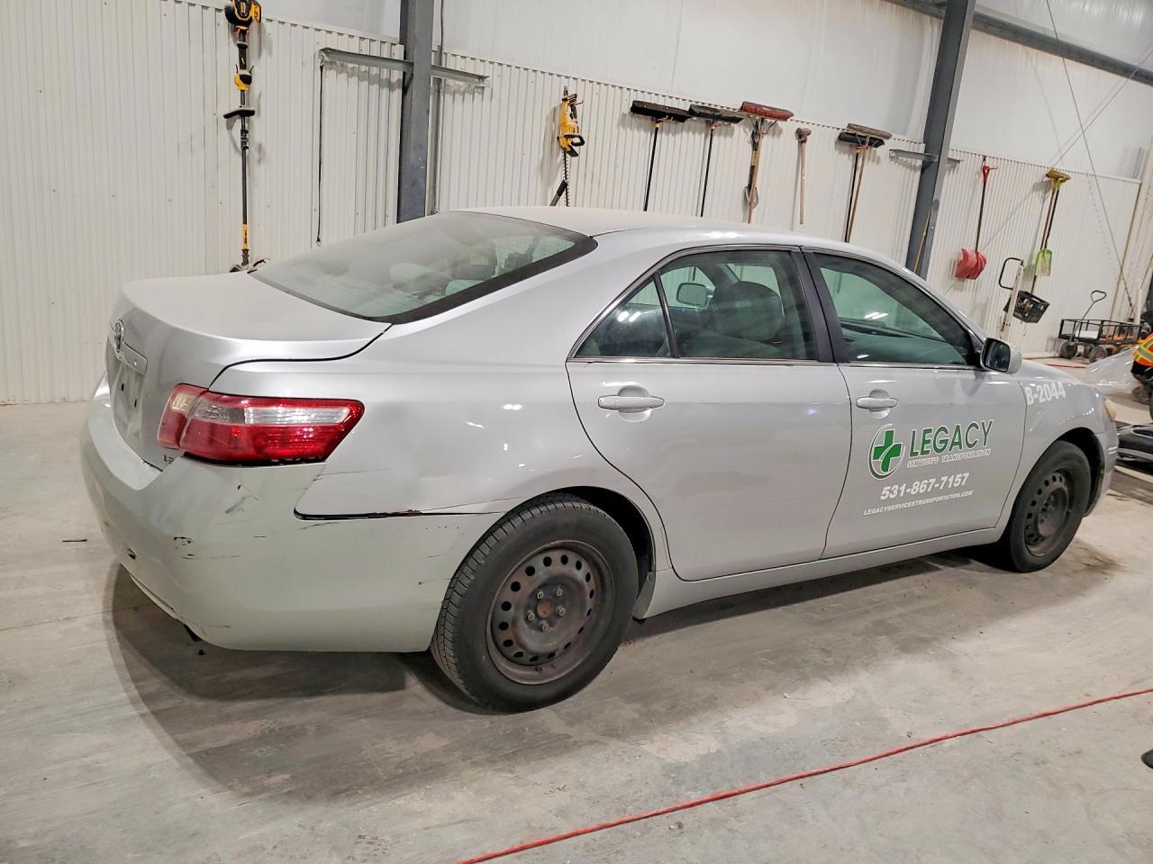 2009 Toyota Camry Le - Фото 3