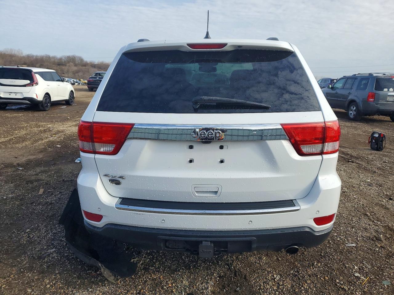 2013 Jeep Grand Cherokee Overland - Image 6