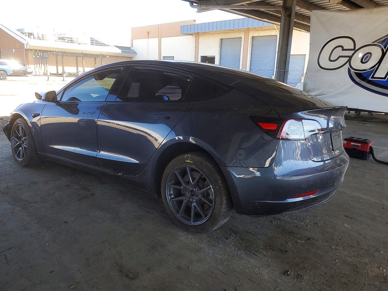 2023 Tesla Model 3 - Фото 2