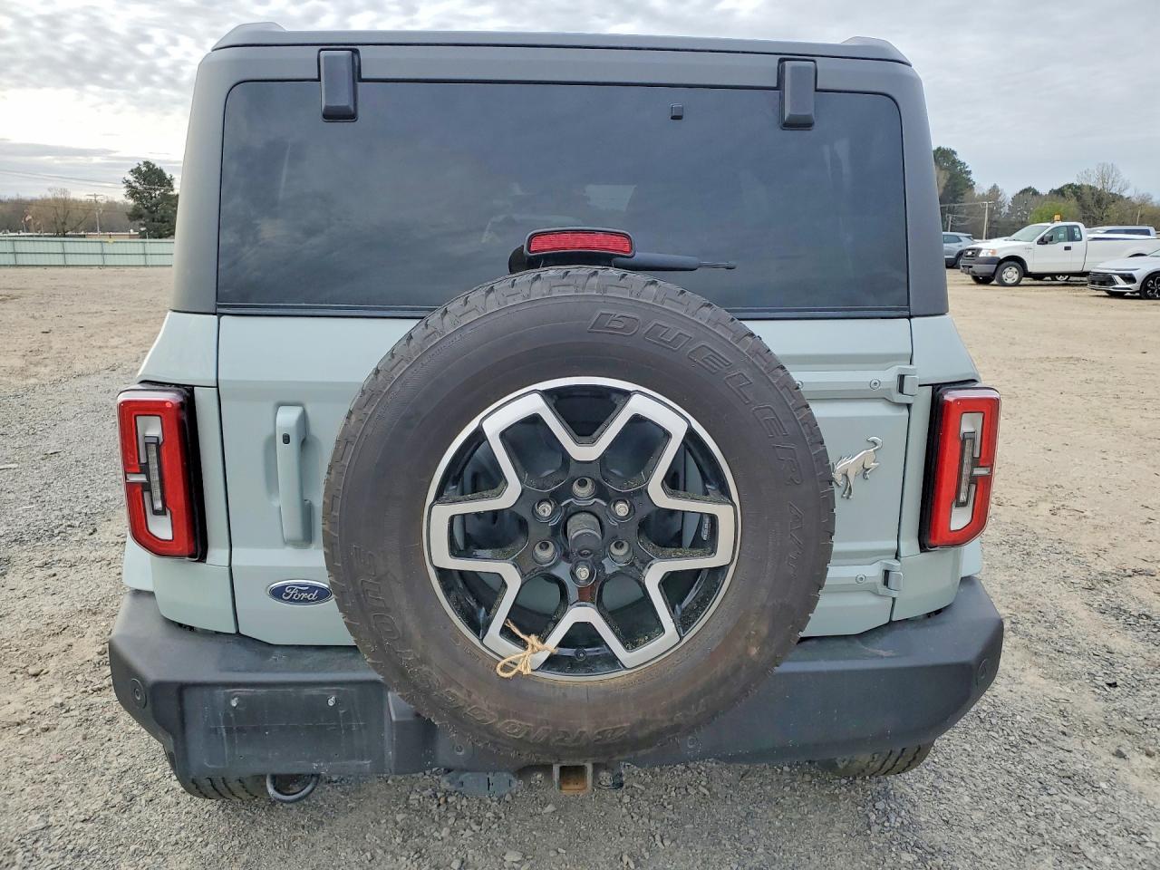 2024 Ford Bronco Outer Banks - Image 6