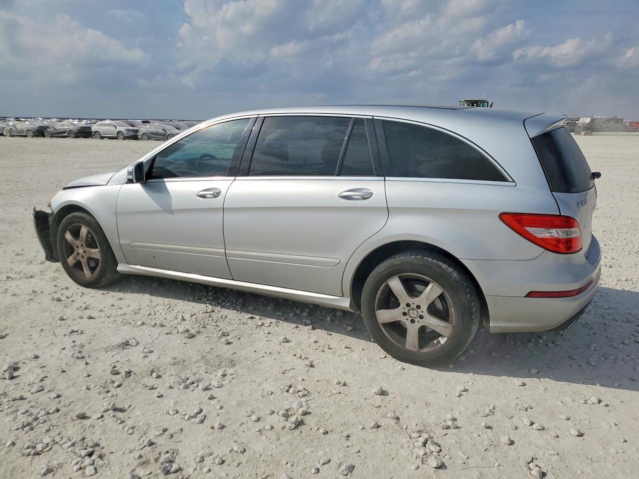2011 Mercedes-Benz R 350 4Matic - Фото 2