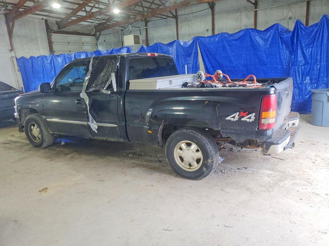 2003 GMC New Sierra K1500 - Фото 2