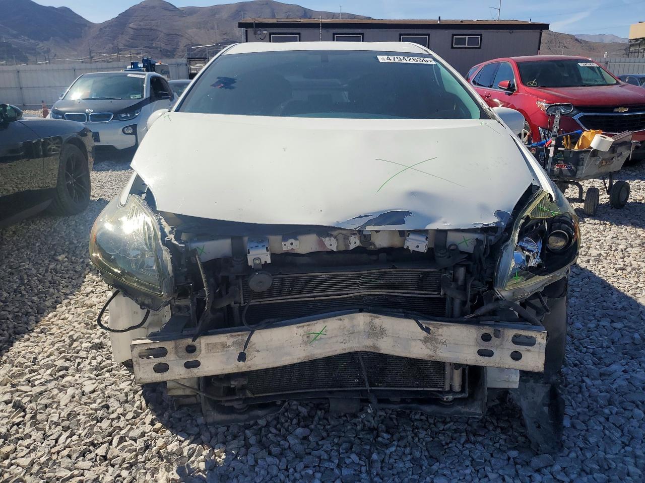 2014 Toyota Prius Three - Image 5