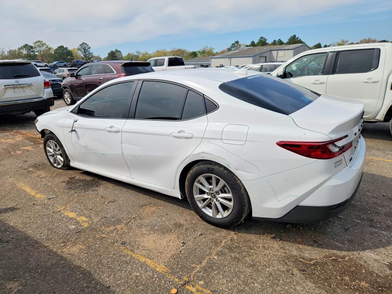 2026 Toyota Camry Le - Фото 2